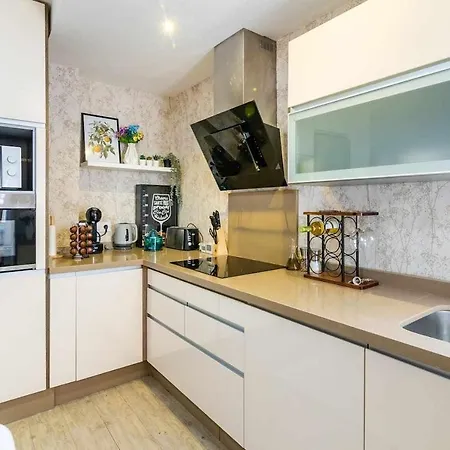 A 500m De La Juderia Con Parking Apartment