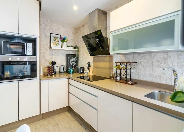 A 500m De La Juderia Con Parking Apartament