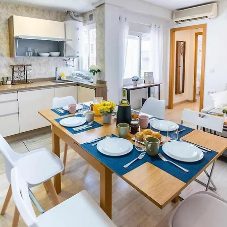 A 500m De La Juderia Con Parking Апартаменти