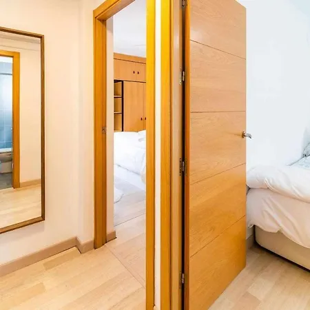 A 500m De La Juderia Con Parking *